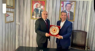 Ekinözü Belediye Başkanı Harun Vicdan, Belediyeler Birliği Başkanı Osman Okumuş'a iade-i ziyaret