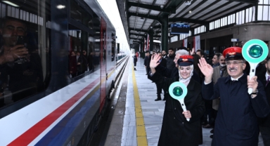 ENGELLERİ KALDIRAN TREN