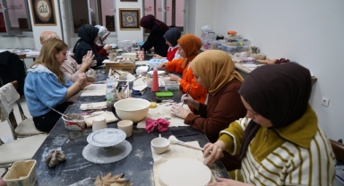 Kursiyerler KAMEK’te Hem El Becerilerini Geliştiriyor Hem de Sosyalleşiyor