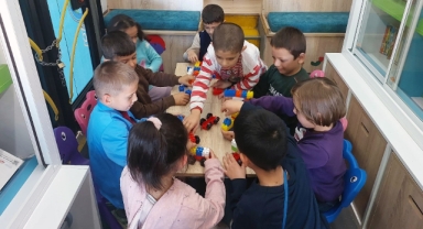 Mobil Kütüphane, Çocuklara Mutluluk Taşımaya Devam Ediyor