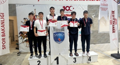 SANKO OKULLARI YÜZMEDE ŞAMPİYON OLDU