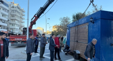 Yumurtalık Belediye Başkanı Erdinç Altıok, ekonomik fiyatlarıyla büyük ilgi gören sahildeki büfenin dışında 3 büfe de Ayas merkezine kurdurdu