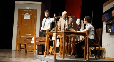 7 Güzel Adam Sahneye Taşındı