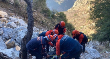 Andırın’da kayalıklardan düşen avcı için ekipler seferber oldu
