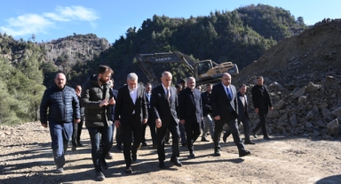 Andırın’ın Şehir Merkezine Ulaşımını Kısaltacak Yolda Çalışmalar Hızla Sürüyor