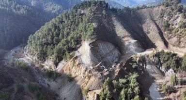 Büyükşehir’in Andırın – Onikişubat Ulaşımını 20 Kilometre Kısaltacak Yol Projesinde Çalışmalar Sürüyor