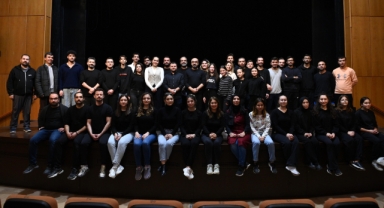 Büyükşehir’in Tiyatro Okulu ‘Sahne Maraş’ Perde Diyor