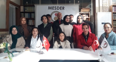 Depremin yaralarını edebiyatla sarıyorlar