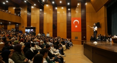 Gri Koç Anlattı, Gençler Büyük Bir İlgiyle Dinledi