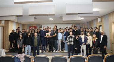 İstiklalspor Basketbolcuları İstiklal Üniversitesi Öğrencileriyle Buluştu
