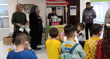 Minik öğrencilerin karne günü bayram havasında geçti