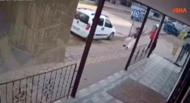 Pazarcık’ta yolda yürüyen kadına yumruk attı
