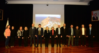 6 Şubat Depremlerinin Yıl Dönümünde “Doğal Jeolojik Tehlikeler ve Sismik Riskler” Konulu Konferans Verildi