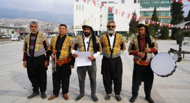 Abdal Halil Ağa’nın Torunları Geleneği Yaşatıyor Kurtuluş’un 105 Yılında Davullar Yeniden Çalıyor