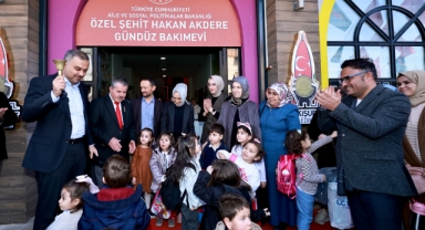 Başkan Toptaş ilk ders zilini çaldı, miniklerin heyecanına ortak oldu