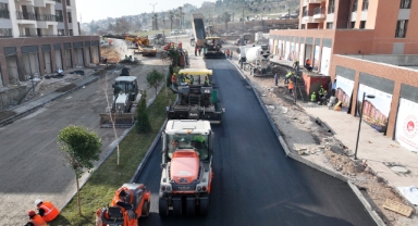 Büyükşehir Yapımı Biten Konutların Yollarını Asfaltlıyor