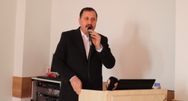 Deprem Şehitler Eğitimciler İçin Ayaklıcaoluk İlk ve Ortaokulu’nda Anma Programı