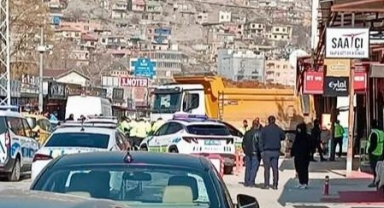 Kahramanmaraş’ta yaşlı adam kamyonun altında kaldı