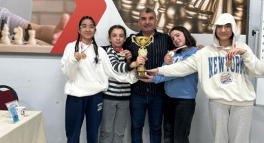 Ömer Faruk Arıkan Ortaokulu namağlup İl birincisi
