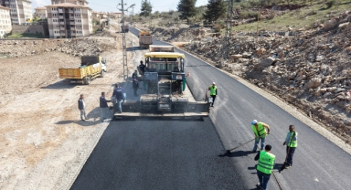 Büyükşehir Türkoğlu’nda Arterleri Bir Bir Yeniliyor
