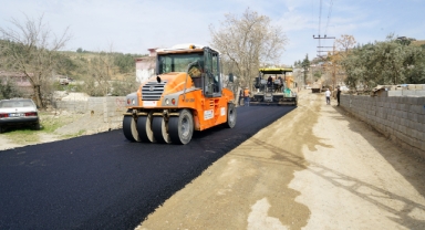 Büyükşehir Türkoğlu’nda Yolları Yeniliyor