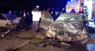 -Elbistan'da İki Otomobil Çarpıştı: 1 Ağır Yaralı