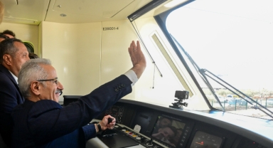 GAZİRAY’DA KULLANILACAK İLK MİLLİ BANLİYÖ TREN SETİ RAYLARA ÇIKTI