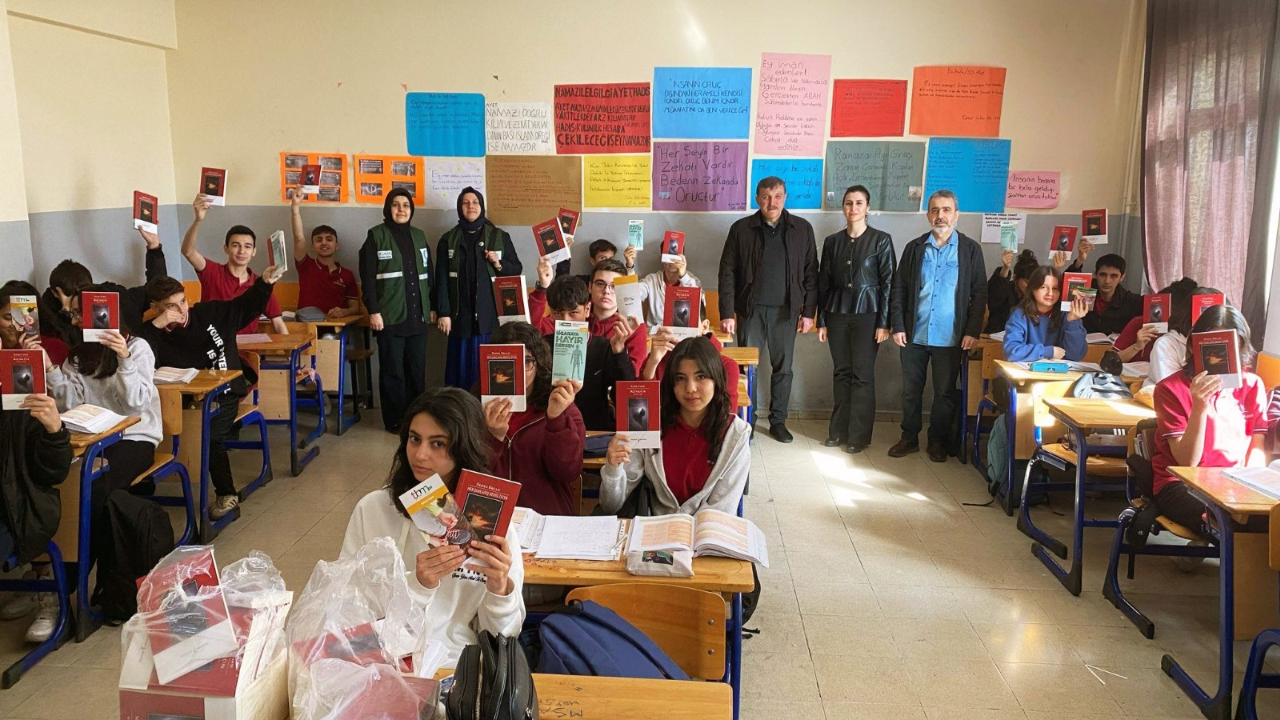Gülizar Şamil Aktaş Anadolu Lisesinde Bağımlılıkla Mücadele Etkinliği