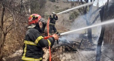 Kahramanmaraş’ta toprak ev yangında kül oldu