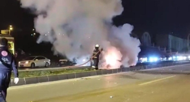 Kahramanmaraş’ta trafik kazası sonrası otomobil alev topuna döndü
