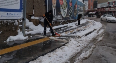 Kar Yağışı Sonrası Yaya ve Araç Trafiğinde Güvenlik İçin Büyükşehir Sahada