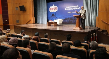 Prof. Ay, Ramazan’ın Manevi Boyutunu Ele Aldı