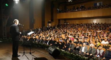 Sevilen Sanatçı Özhan, Seslendirdiği Eserlerle Gönüllere Dokundu