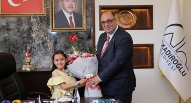 DULKADİROĞLU’NDA 23 NİSAN COŞKUSU: BAŞKANLIK MAKAMI MERVE NİDA SARP’A EMANET EDİLDİ