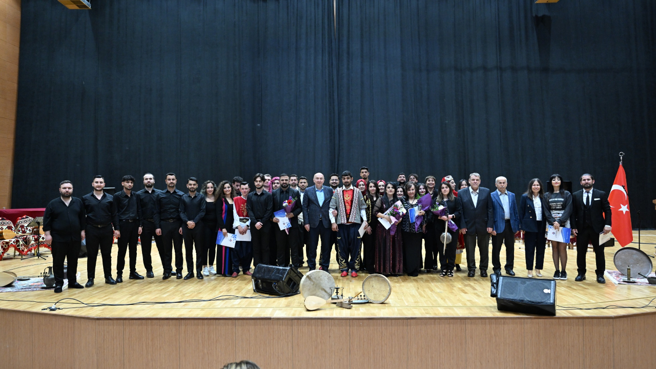 Ezgilerle Anlatılan Hikâyeler: KSÜ'de Gönüllere Dokunan Türkü Gecesi