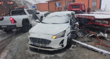 Kahramanmaraş’ta otomobil çekiciye çarptı: 1 ölü