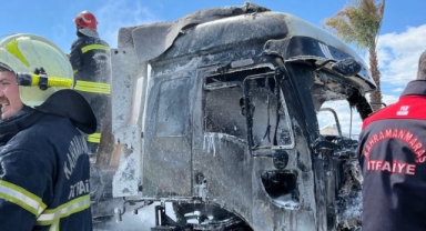 Kahramanmaraş’ta seyir halinde olan tır alev topuna döndü