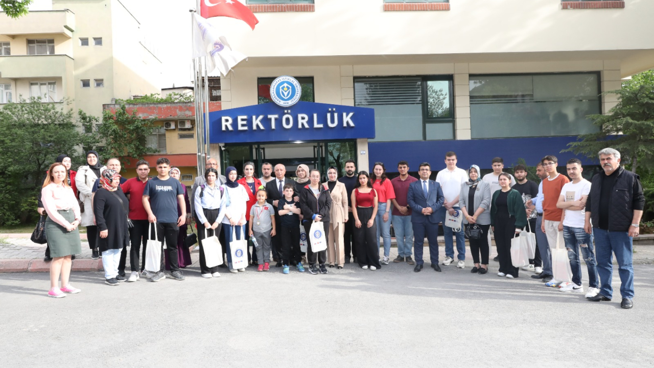 KİÜ’den Şehit ve Gazi Çocuklarına Kitap Bağışı