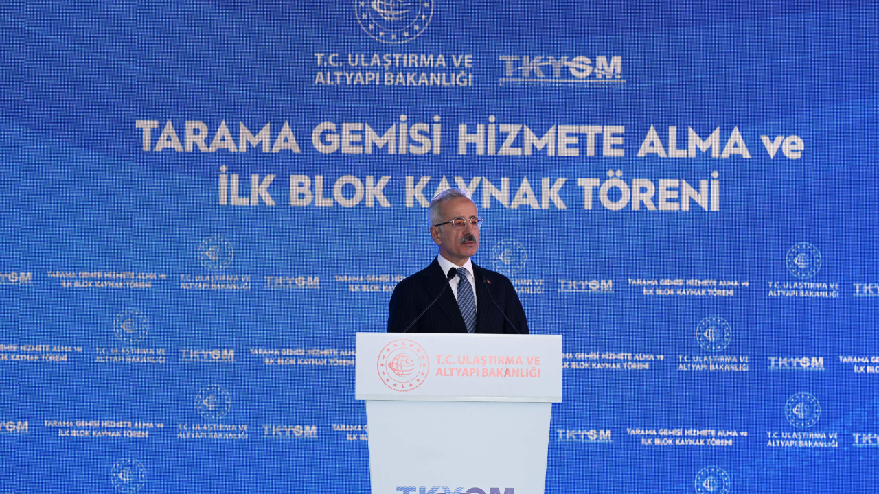 MÜSİLAJLA MÜCADELEYE TAKVİYE DÖKER-1 ÇAMUR TAŞIMA BARCI HİZMETE ALINDI