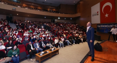 Onikişubat Belediyesi, ‘Kazandıran Taktikler’le ünlü hocaları öğrencilerle buluşturdu