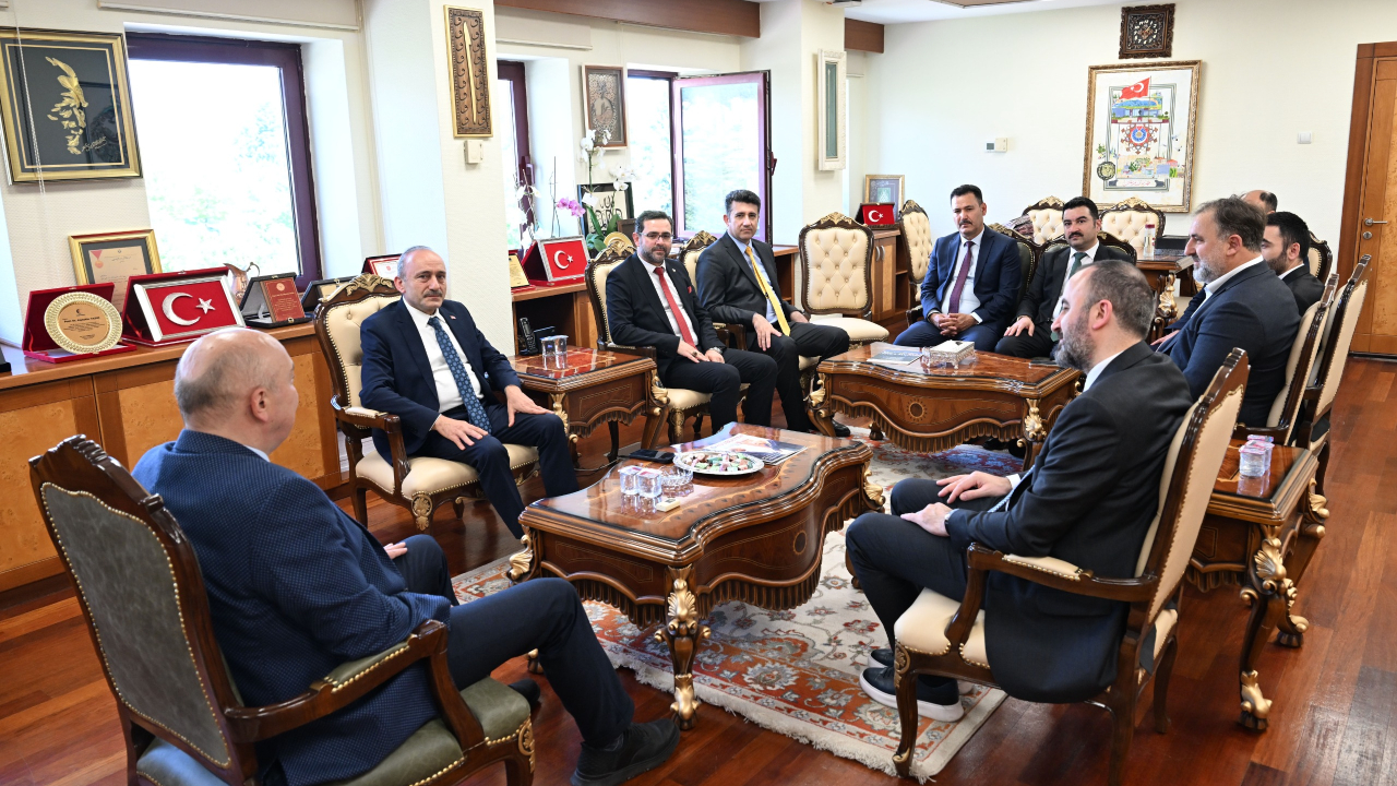 Öz Sağlık-İş Sendika Başkanı Devlet Sert, KSÜ Rektörü Prof. Dr. Alptekin Yasım’ı Ziyaret Etti