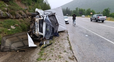-Andırın’da kamyonet devrildi: 1 yaralı
