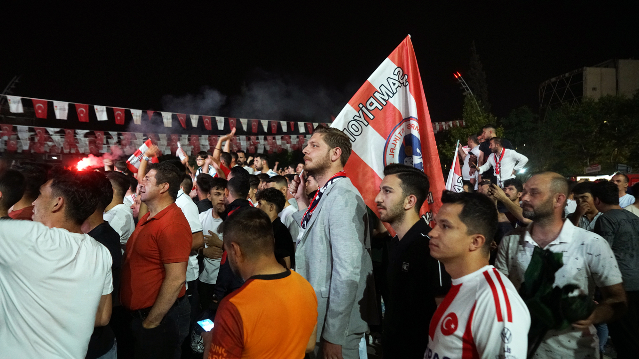 Büyükşehir, İstiklalspor’un Şampiyonluk Yolculuğunu Dev Ekranda Sporseverlerle Buluşturdu