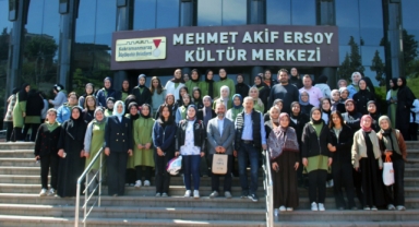 Çanakkale Ruhu Sahnede Yaşatıldı: “Kınalı Hasan” Ayakta Alkışlandı