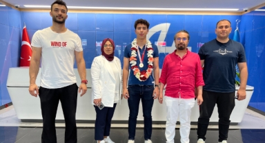 Halil Gürsoy’dan Türkiye Şampiyonuna ödül ve tebrik
