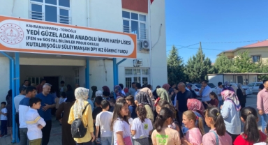 İngilizce ağırlıklı İmam Hatip Ortaokulu'na girebilmek için ter döktüler