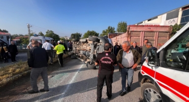 Kahramanmaraş’ta servis minibüsüyle otomobil çarpıştı: 12 yaralı