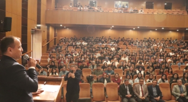 Liseler Arası Tiyatro Şenliği Başladı