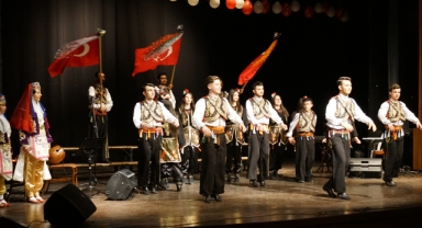 Minik Yüreklerden Dev Performans