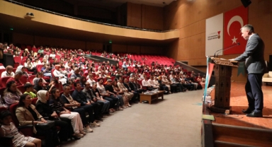 Öğrenciler “ Altı Üstü Bilinç “ oyunu ile profesyonel sanatçıları aratmadı